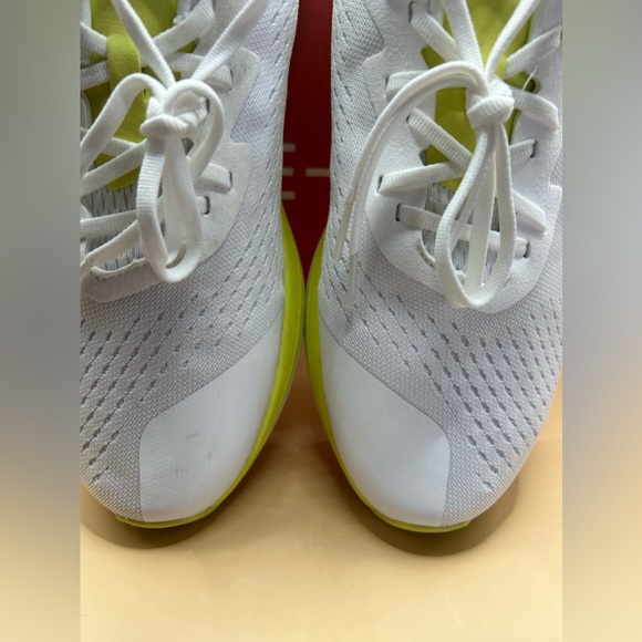 New MSRP $150 Lane Eight Men's Relay Trainer Shoes in Key Lime - Size 13 - Picture 16 of 16